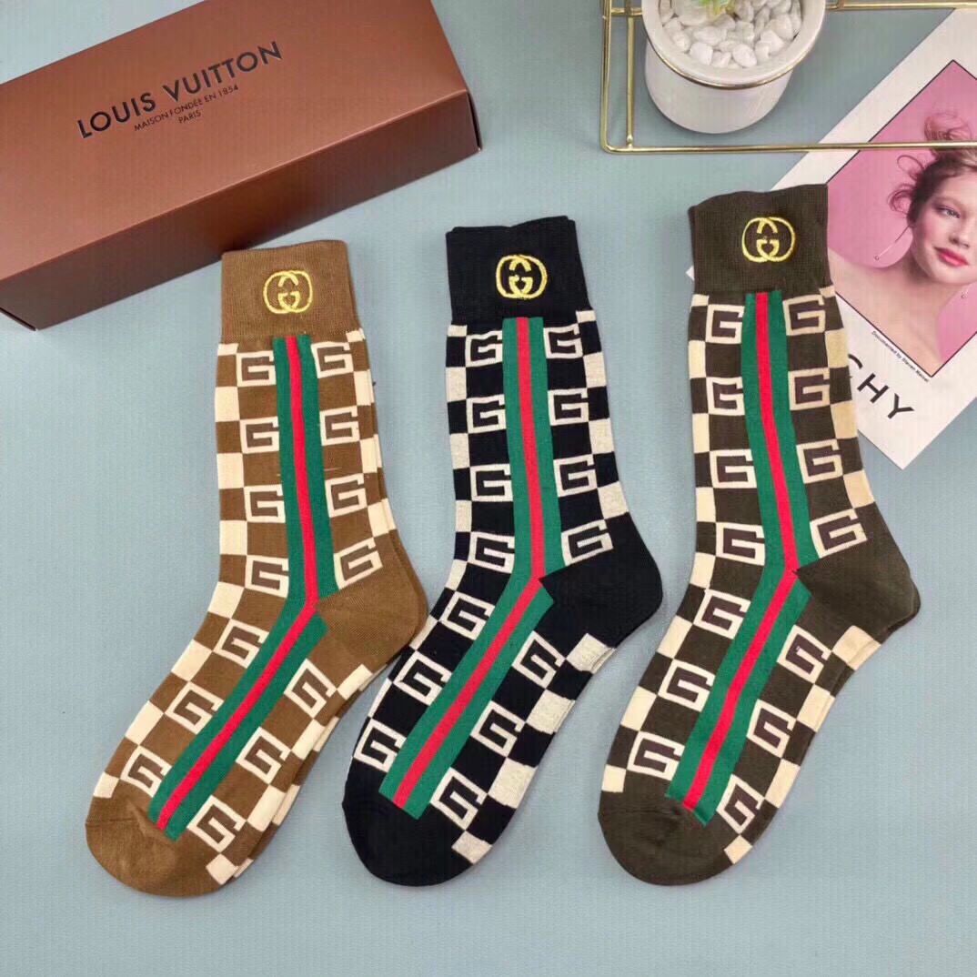 配包装【一盒三双】 GUCCI古奇2025新款刺绣袜子！专柜同步筒袜袜子，💛大牌出街，网红爆款！潮人必备