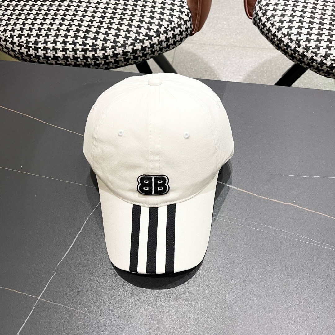 BALENCIAGA巴黎世家新款棒球帽，很酷的色系，男女佩戴都有不同style，巴黎粉必入款！