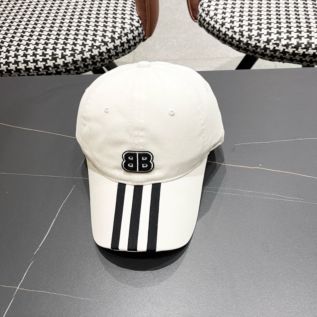 BALENCIAGA巴黎世家新款棒球帽，很酷的色系，男女佩戴都有不同style，巴黎粉必入款！