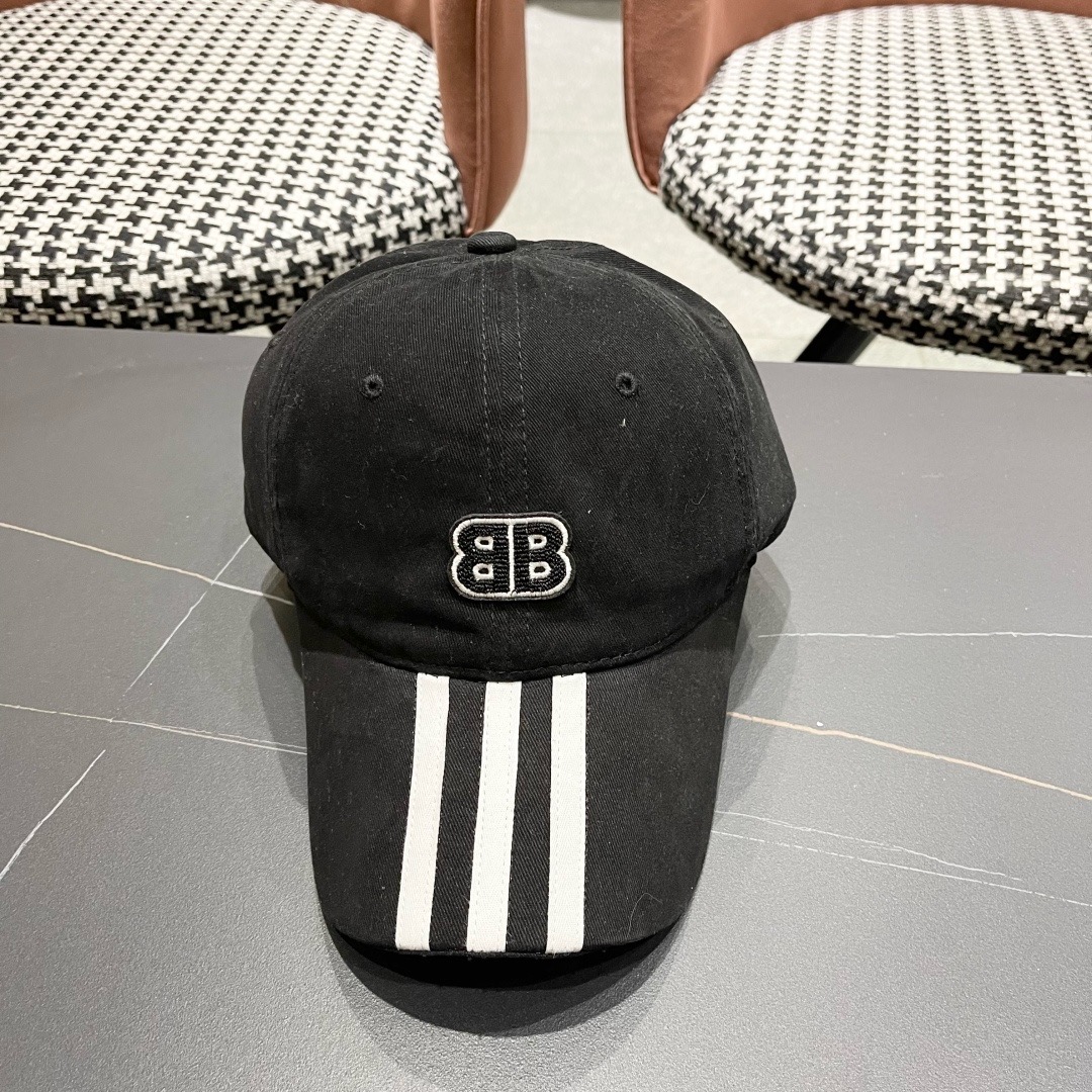 BALENCIAGA巴黎世家新款棒球帽，很酷的色系，男女佩戴都有不同style，巴黎粉必入款！