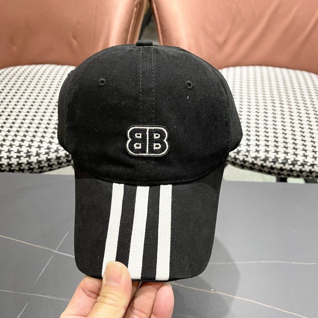 BALENCIAGA巴黎世家新款棒球帽，很酷的色系，男女佩戴都有不同style，巴黎粉必入款！