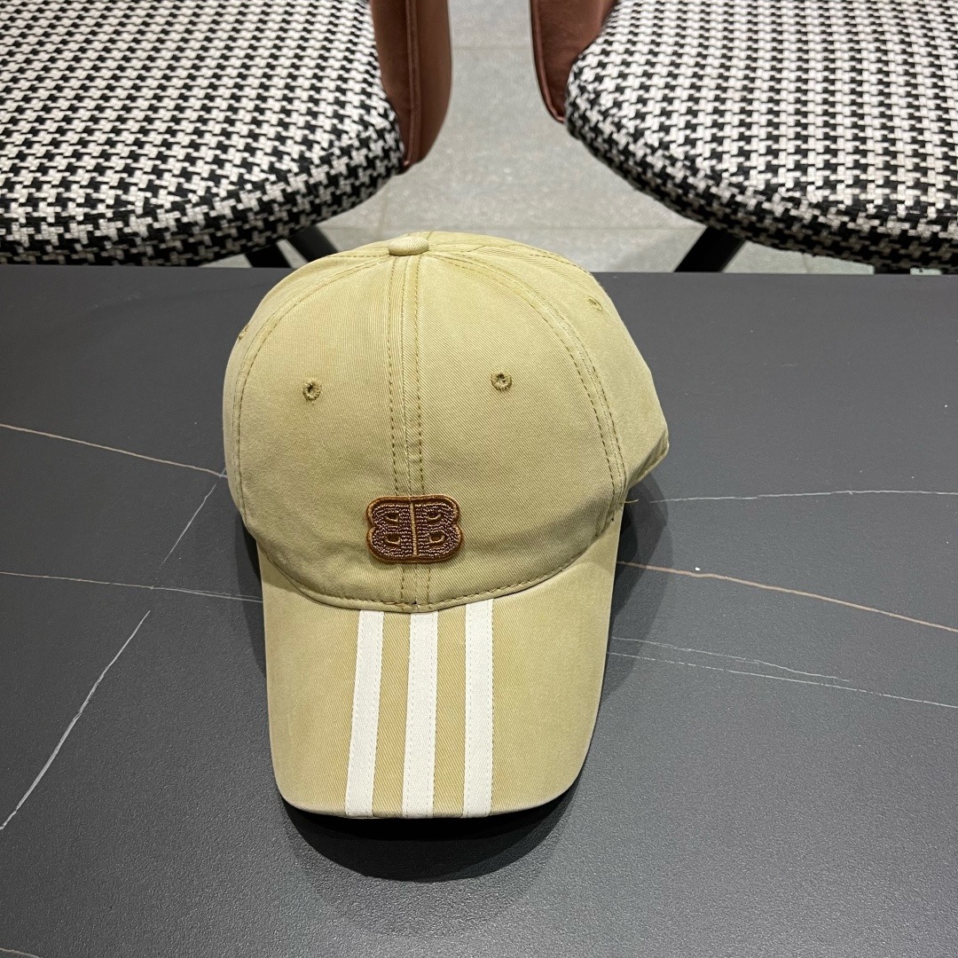 BALENCIAGA巴黎世家新款棒球帽，很酷的色系，男女佩戴都有不同style，巴黎粉必入款！