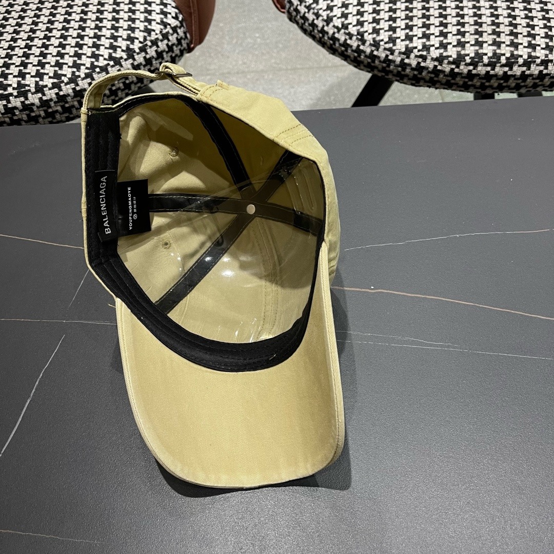 BALENCIAGA巴黎世家新款棒球帽，很酷的色系，男女佩戴都有不同style，巴黎粉必入款！