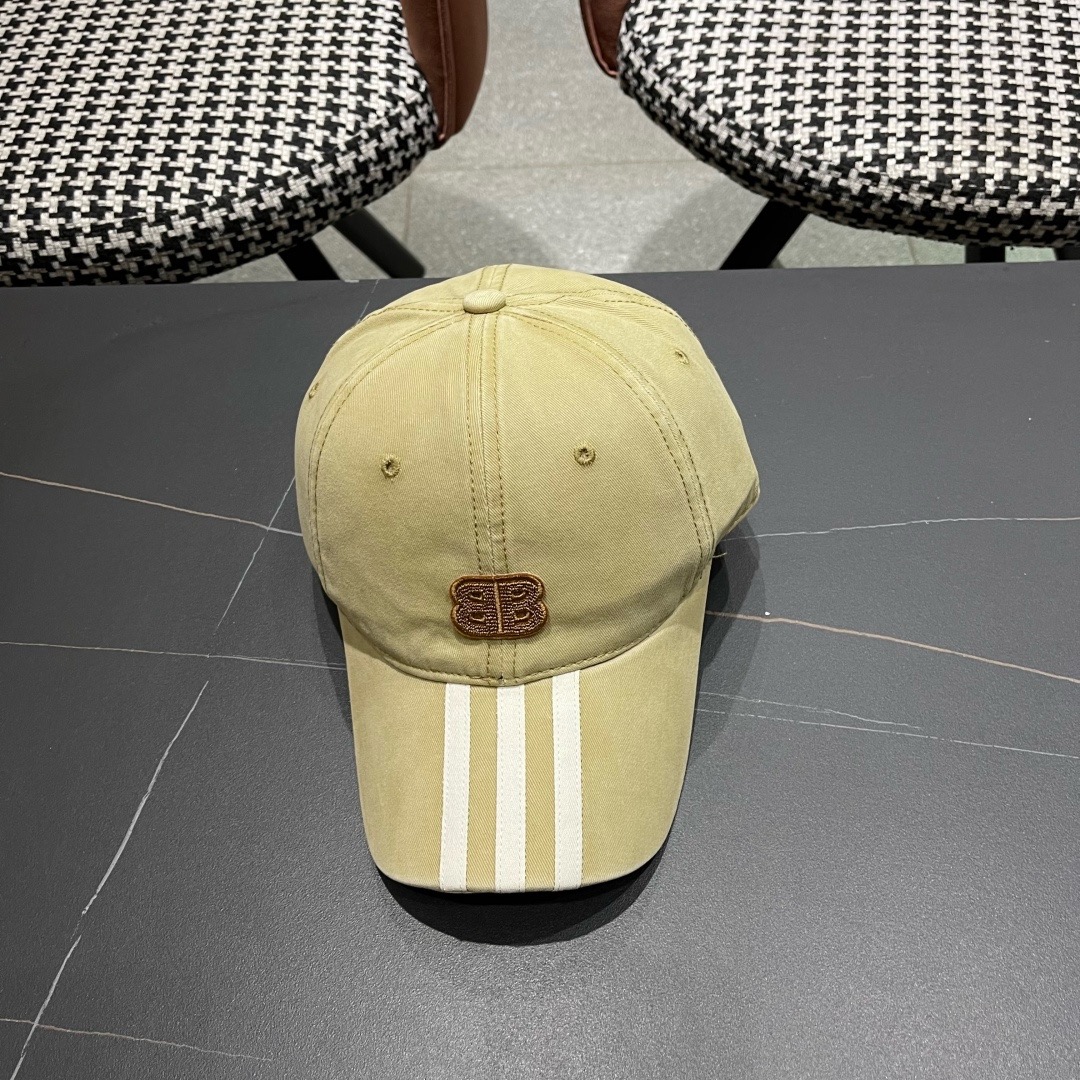 BALENCIAGA巴黎世家新款棒球帽，很酷的色系，男女佩戴都有不同style，巴黎粉必入款！