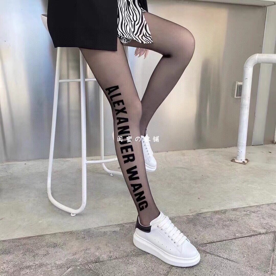 配包装【一盒三双】 GUCCI古奇2025新款刺绣袜子！专柜同步筒袜袜子，💛大牌出街，网红爆款！潮人必备