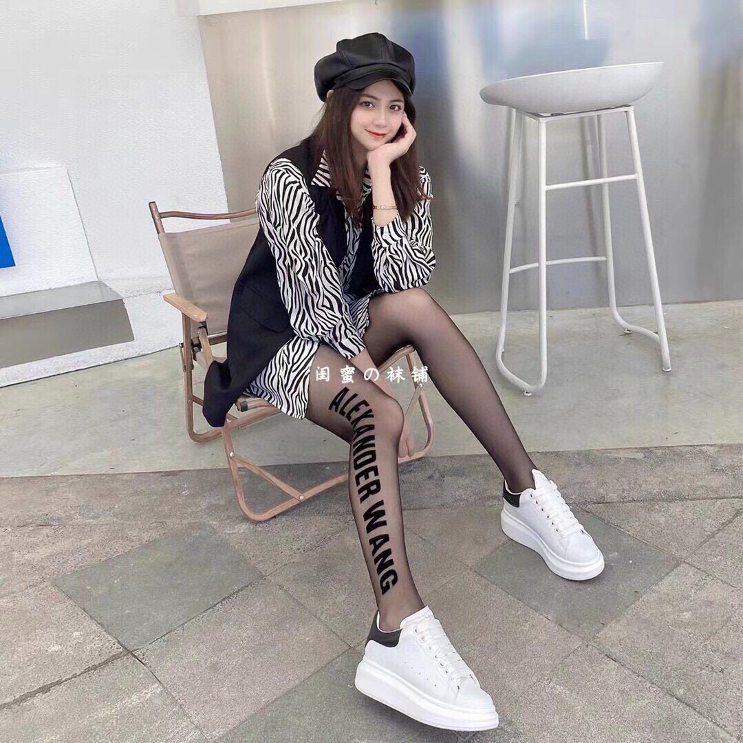 配包装【一盒三双】 GUCCI古奇2025新款刺绣袜子！专柜同步筒袜袜子，💛大牌出街，网红爆款！潮人必备