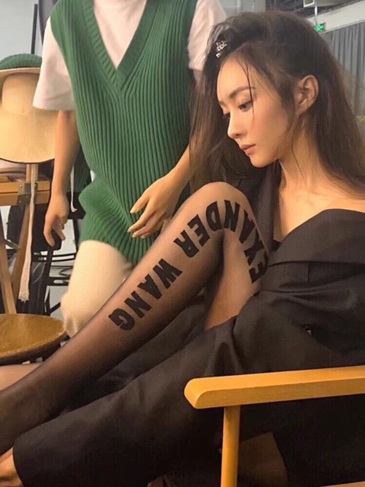 配包装【一盒三双】 GUCCI古奇2025新款刺绣袜子！专柜同步筒袜袜子，💛大牌出街，网红爆款！潮人必备