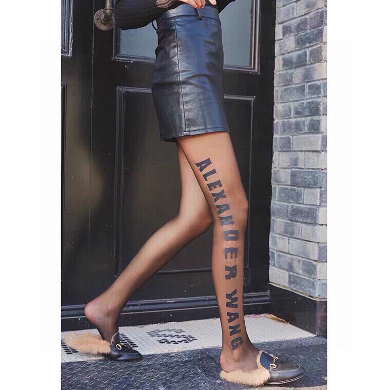 配包装【一盒三双】 GUCCI古奇2025新款刺绣袜子！专柜同步筒袜袜子，💛大牌出街，网红爆款！潮人必备