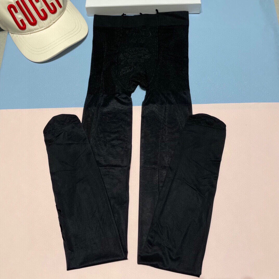 配包装【一盒三双】 GUCCI古奇2025新款刺绣袜子！专柜同步筒袜袜子，💛大牌出街，网红爆款！潮人必备