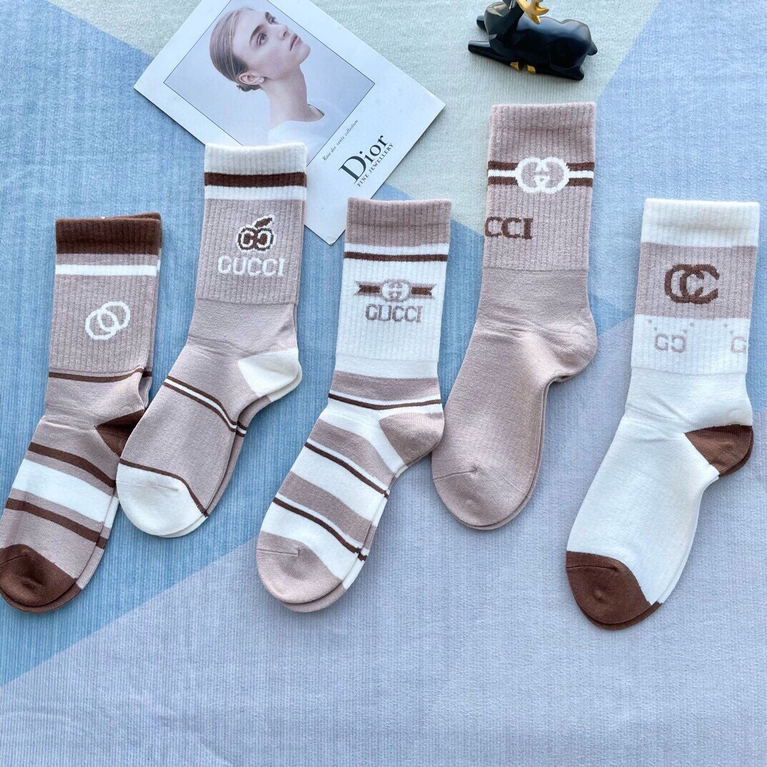 【一盒5双】Gucci古奇高版本兔绒袜子🔥超级柔软🔥🔥潮人必不能少的Gucci专柜代购品质 长筒袜子 ，