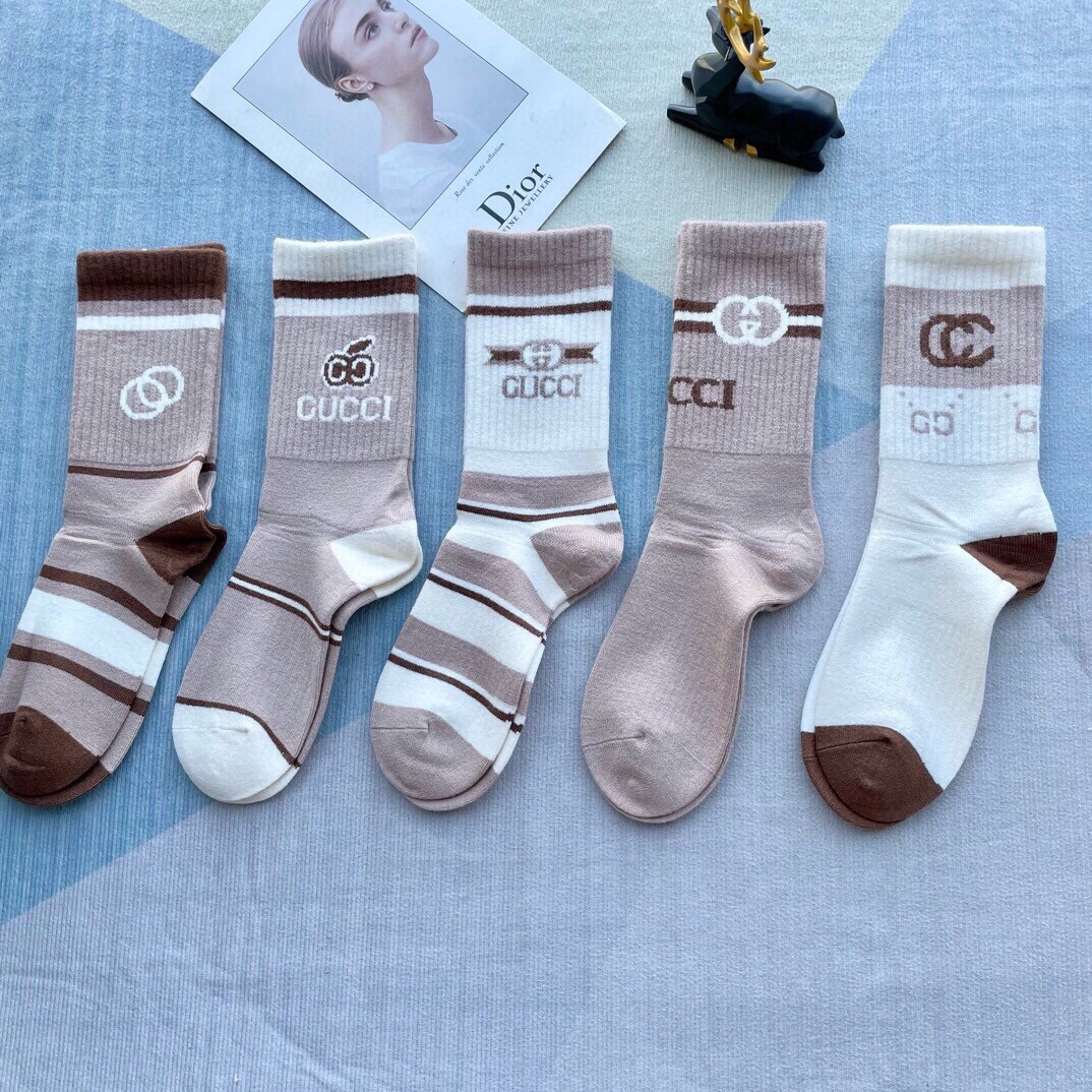 【一盒5双】Gucci古奇高版本兔绒袜子🔥超级柔软🔥🔥潮人必不能少的Gucci专柜代购品质 长筒袜子 ，