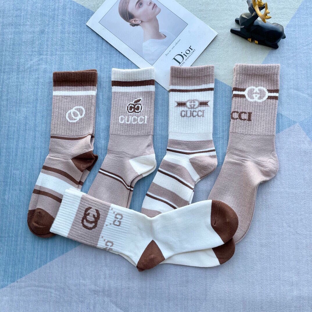 【一盒5双】Gucci古奇高版本兔绒袜子🔥超级柔软🔥🔥潮人必不能少的Gucci专柜代购品质 长筒袜子 ，