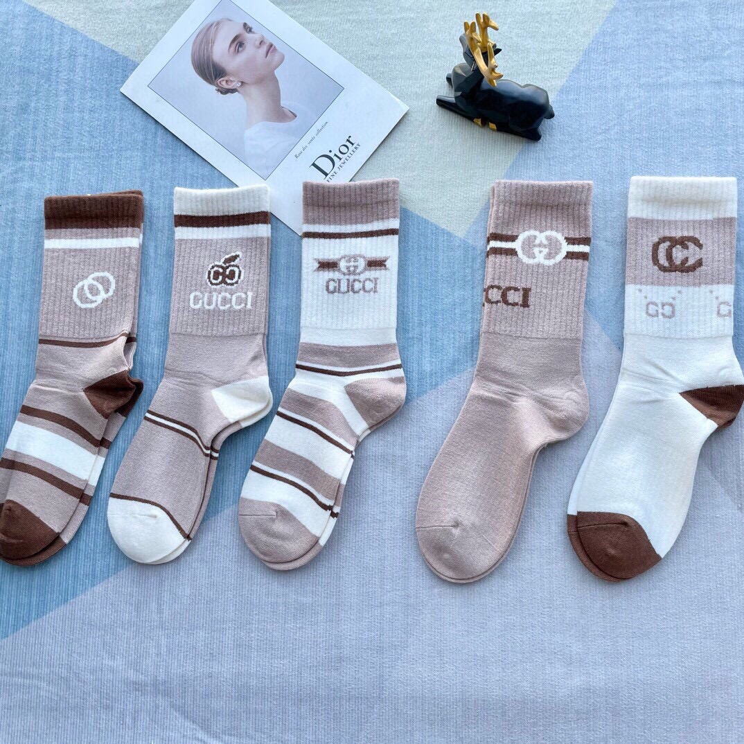 【一盒5双】Gucci古奇高版本兔绒袜子🔥超级柔软🔥🔥潮人必不能少的Gucci专柜代购品质 长筒袜子 ，