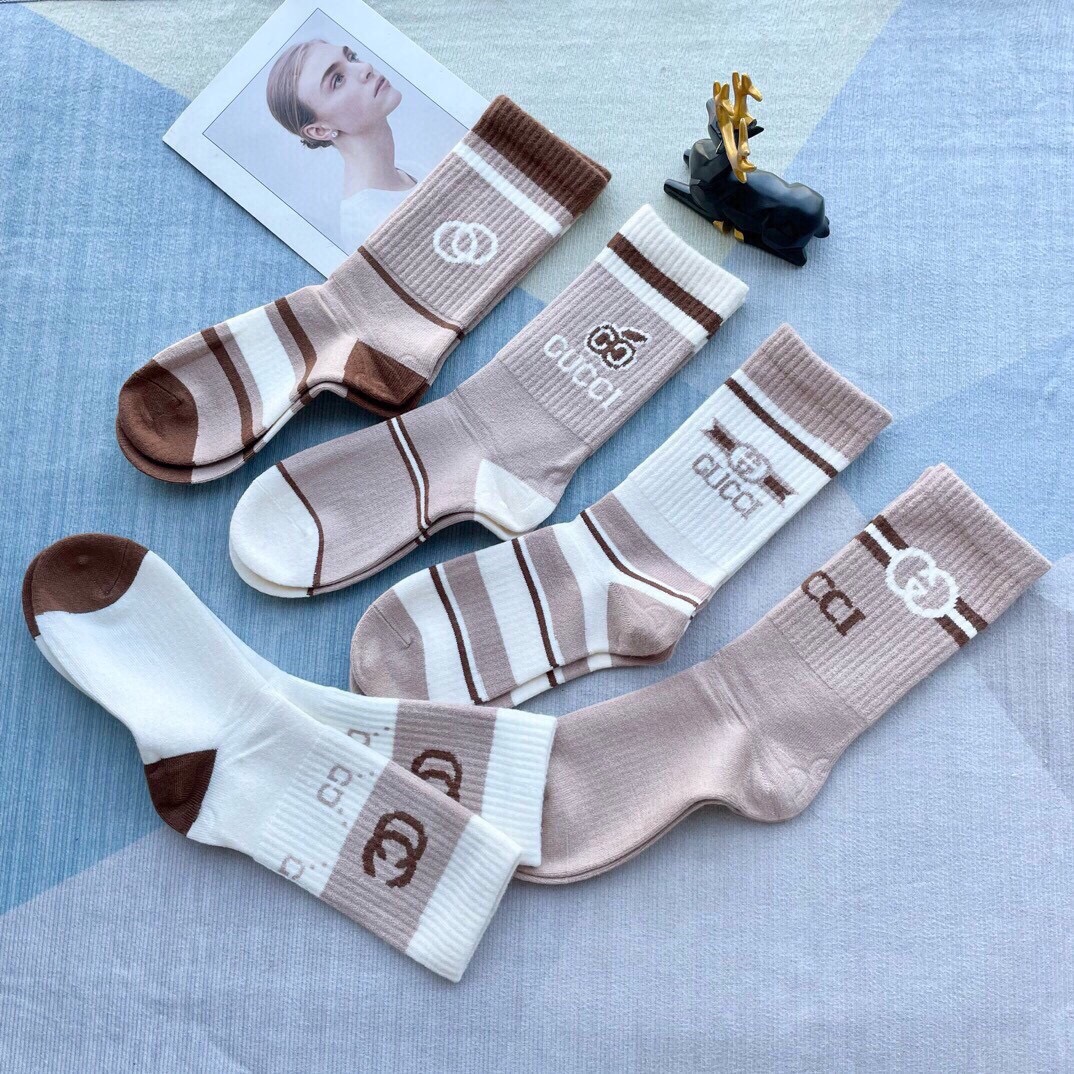 【一盒5双】Gucci古奇高版本兔绒袜子🔥超级柔软🔥🔥潮人必不能少的Gucci专柜代购品质 长筒袜子 ，