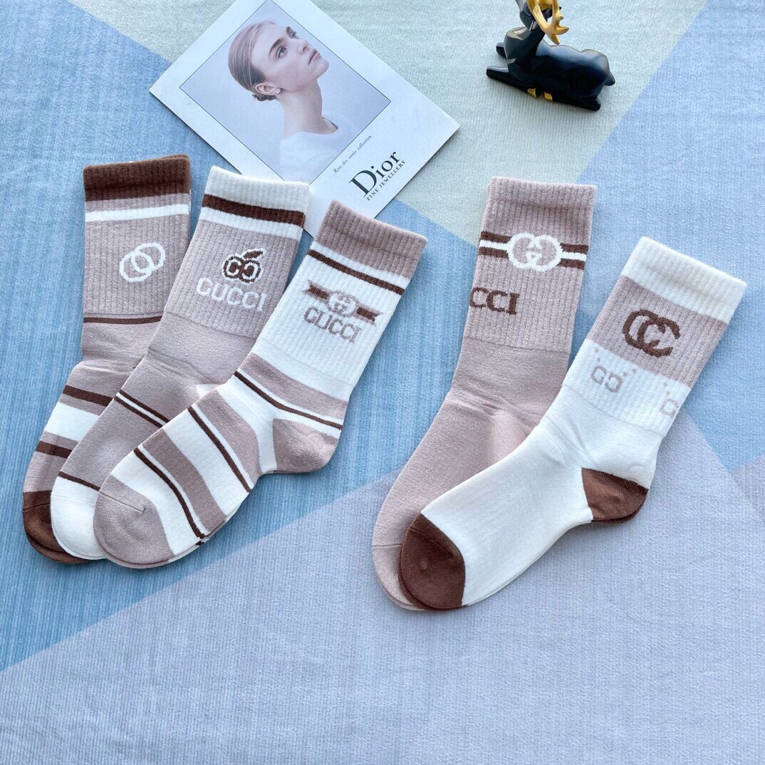 【一盒5双】Gucci古奇高版本兔绒袜子🔥超级柔软🔥🔥潮人必不能少的Gucci专柜代购品质 长筒袜子 ，
