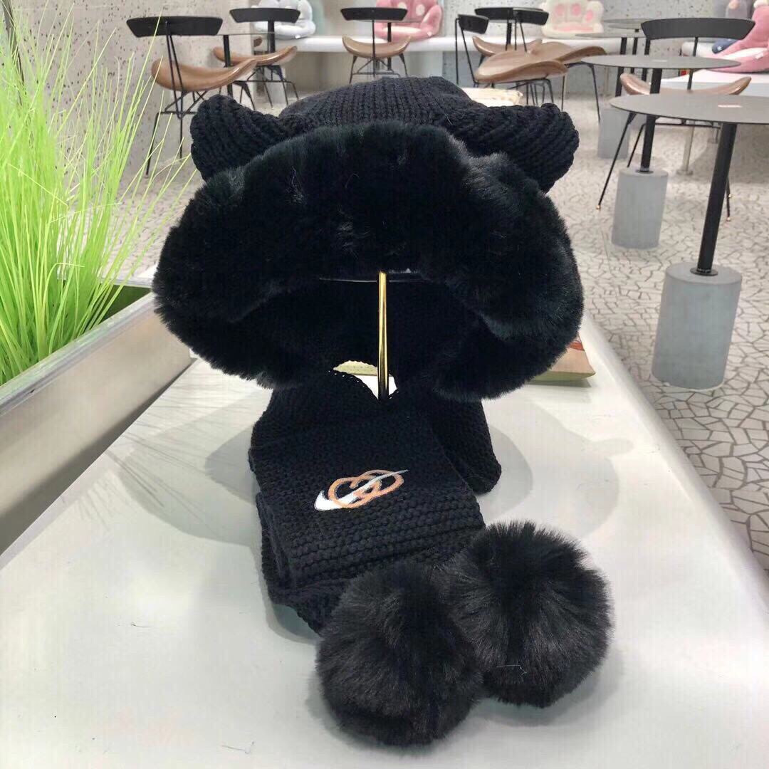 NO:643572,Gucci Gucci 2025 new Korean style one-piece hat scarf one-piece cute cycling neck scarf two-piece set ear protection windproof hat women winter Lei Feng hat hat fisherman hat baseball cap knitted hat, hat, gucci, espadrilles, hats19860909Gucci古奇2025新款韩版连体帽子围巾一体可爱骑车围脖两件套护耳防风帽女冬雷锋帽帽子渔夫帽棒球帽针织帽,帽子,gucci,espadrilles,hats,hat
