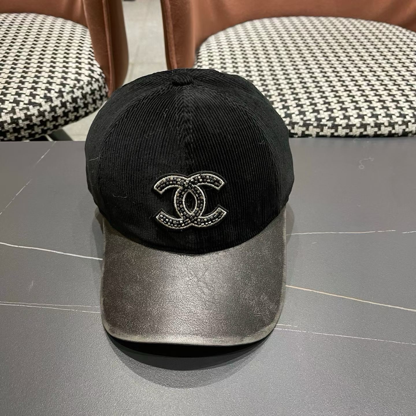 NO:643435,Chanel Chanel retro corduroy baseball hat women's casual fashion wide brim autumn and winter solid color versatile PU leather brim peaked cap men's hat fisherman hat baseball cap knitted hat, hat, chanel, chanel, espadrilles, hats19860909Chanel香奈儿复古灯芯绒棒球帽子女休闲时尚宽帽檐秋冬纯色百搭PU皮檐鸭舌帽男帽子渔夫帽棒球帽针织帽,帽子,chanel,chanel,espadrilles,hats,hat
