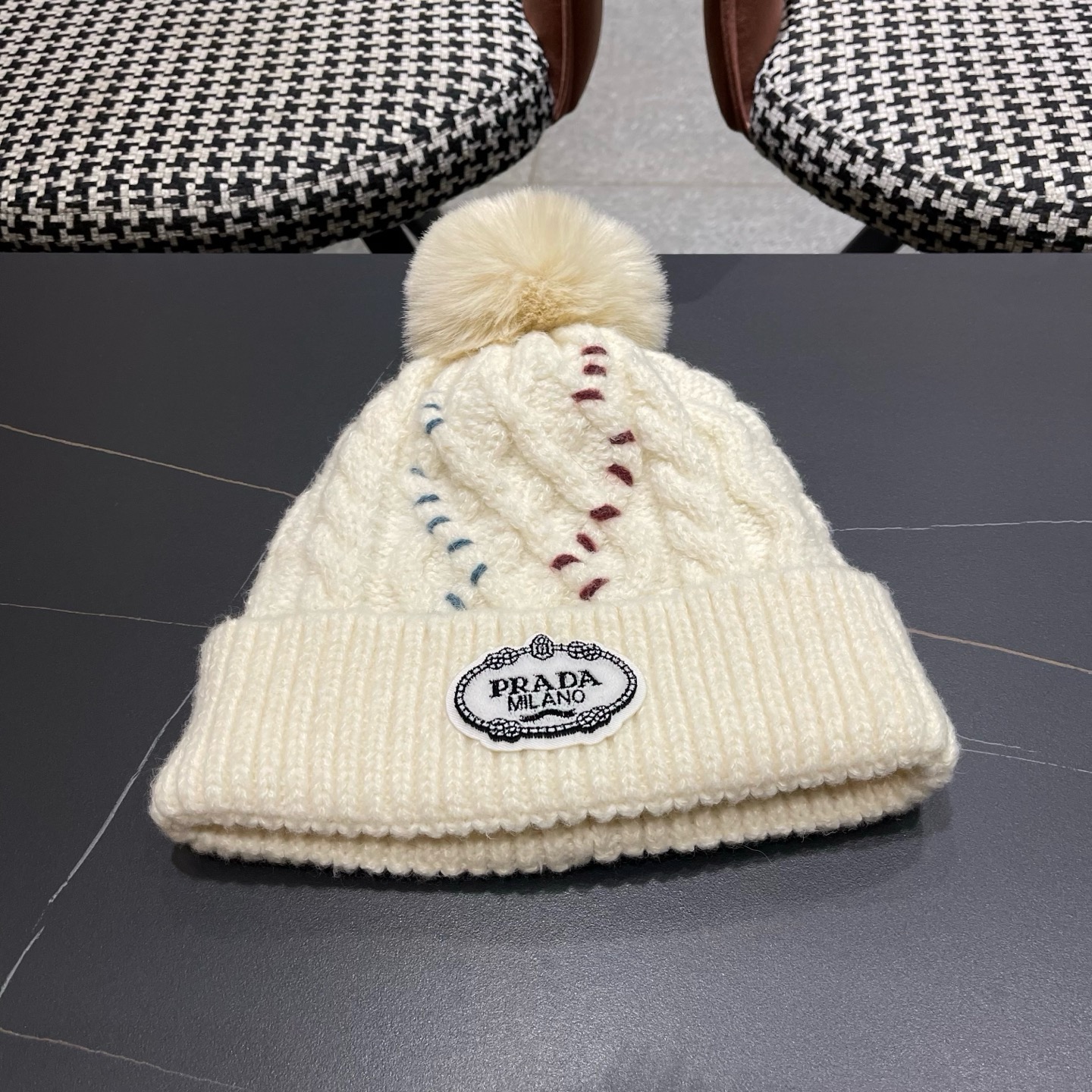 NO:643447,Prada Prada new Korean style fashion versatile trendy women's autumn and winter small knitted hat with a small face, Western style, simple temperament, warm woolen hat, fisherman hat, baseball cap, knitted hat, hat, prada, prada, espadrilles, hats19860909普拉达 Prada 新款韩版时尚百搭潮流女秋冬显脸小针织帽洋气简约气质保暖毛线帽帽子渔夫帽棒球帽针织帽,帽子,prada,prada,espadrilles,hats,hat
