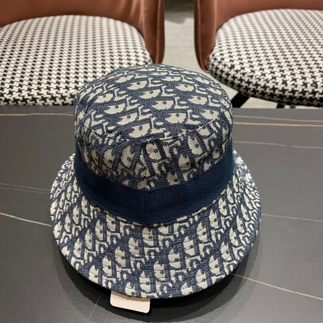 迪奥Dior😍官网最新迪奥logo渔夫帽，防晒指数超高，可随意折叠，携带方便🤗