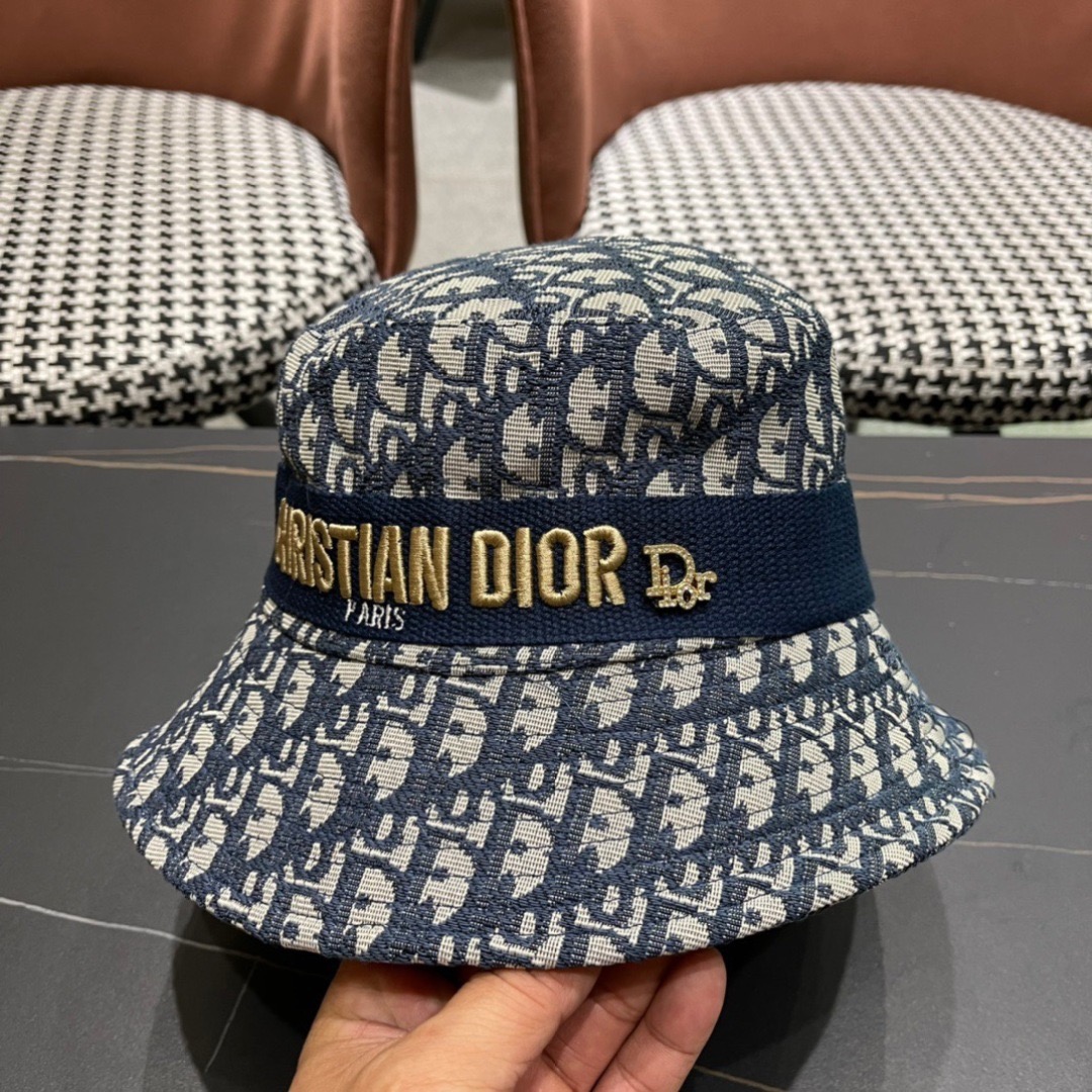 迪奥Dior😍官网最新迪奥logo渔夫帽，防晒指数超高，可随意折叠，携带方便🤗