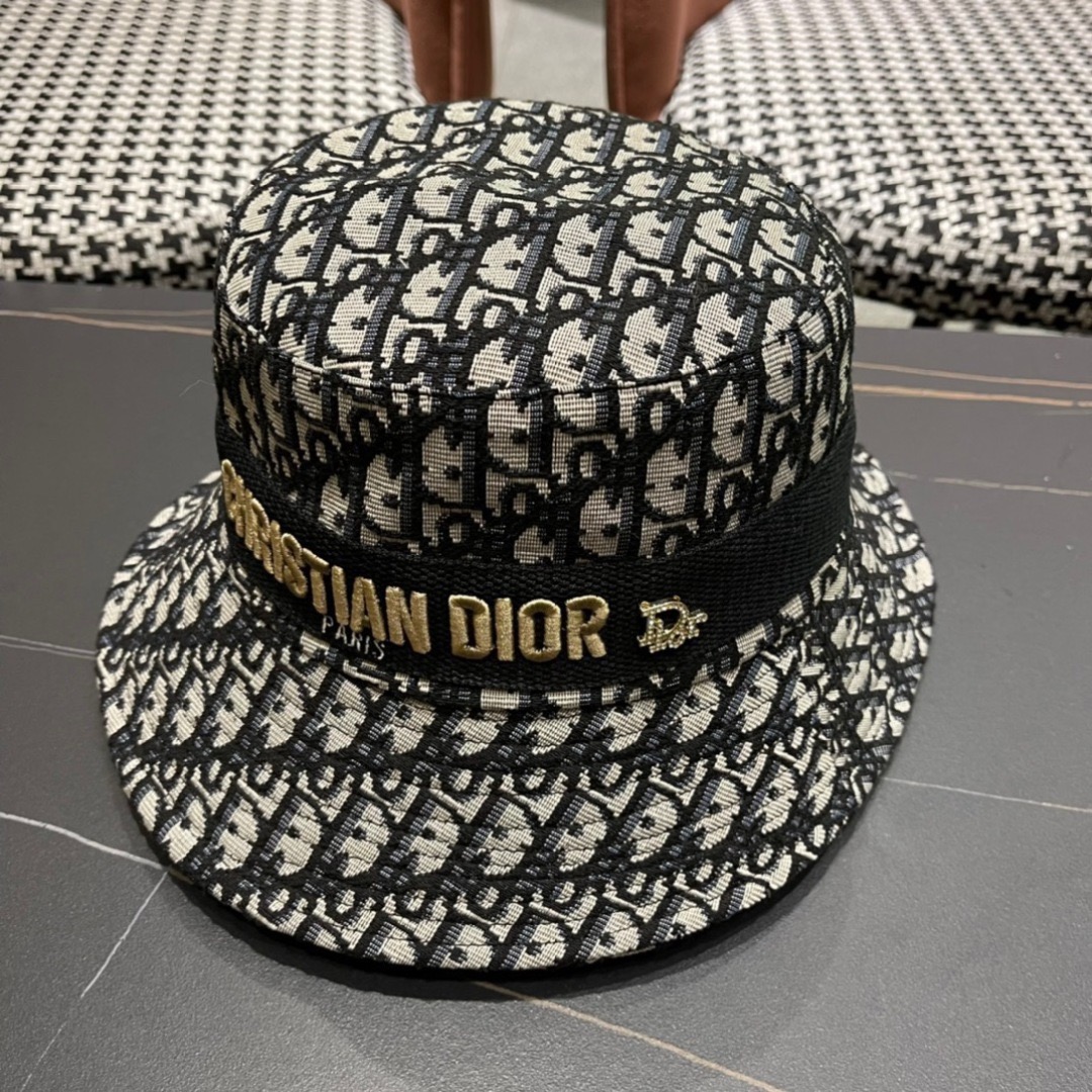 迪奥Dior😍官网最新迪奥logo渔夫帽，防晒指数超高，可随意折叠，携带方便🤗