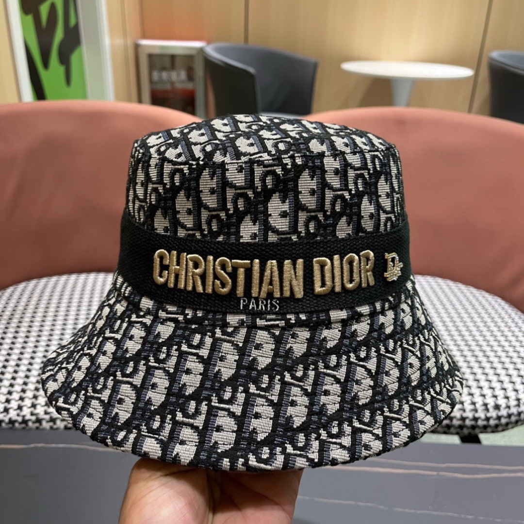 迪奥Dior😍官网最新迪奥logo渔夫帽，防晒指数超高，可随意折叠，携带方便🤗