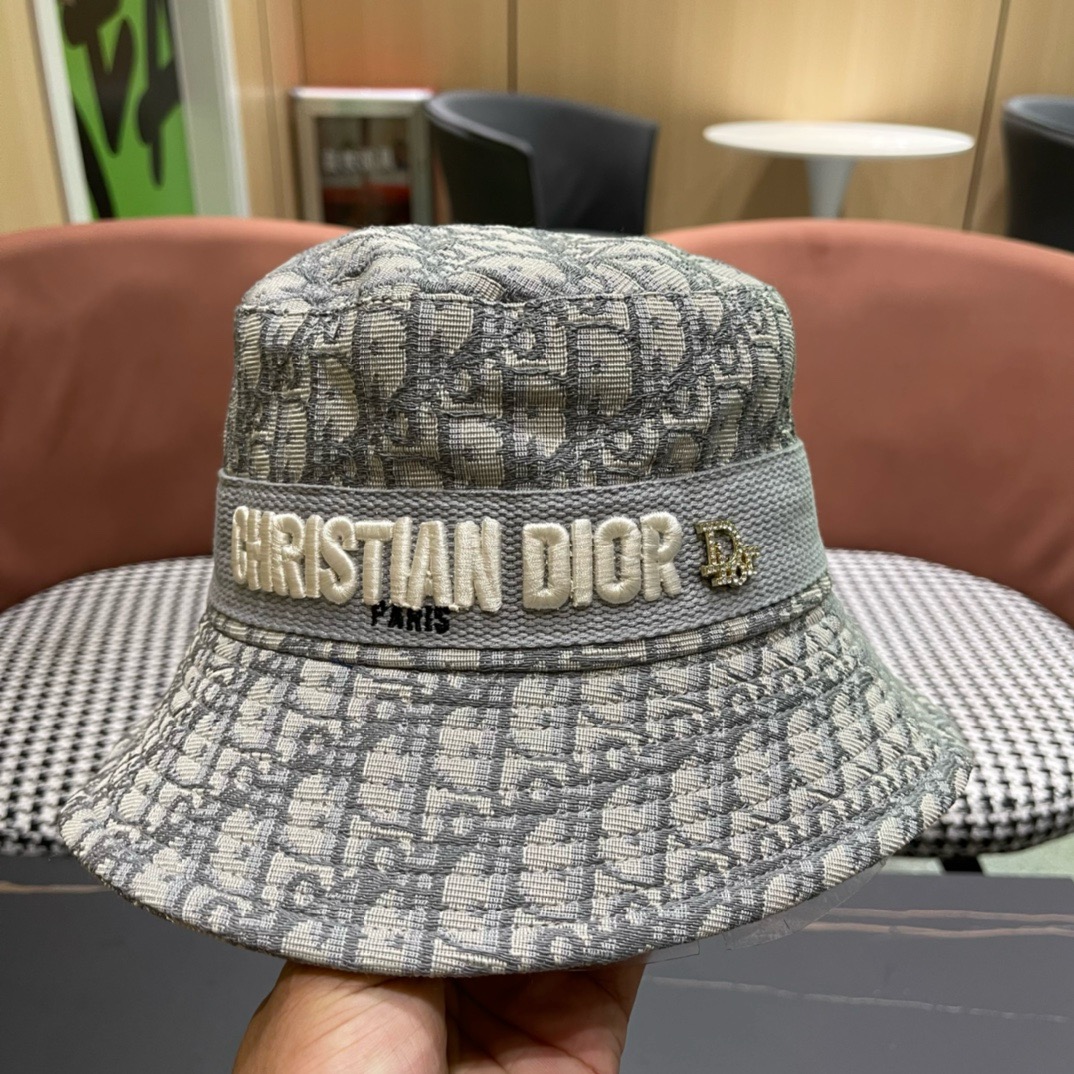 迪奥Dior😍官网最新迪奥logo渔夫帽，防晒指数超高，可随意折叠，携带方便🤗