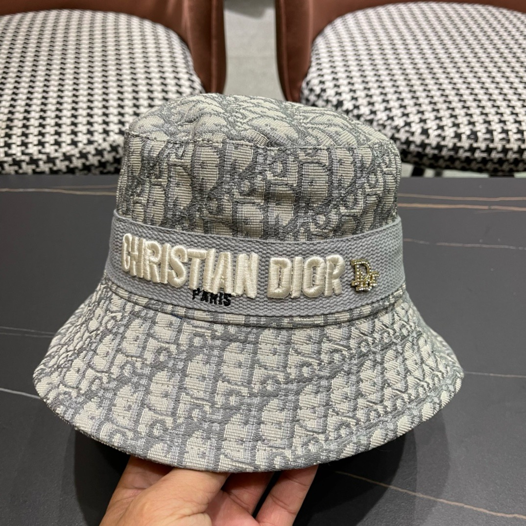 迪奥Dior😍官网最新迪奥logo渔夫帽，防晒指数超高，可随意折叠，携带方便🤗