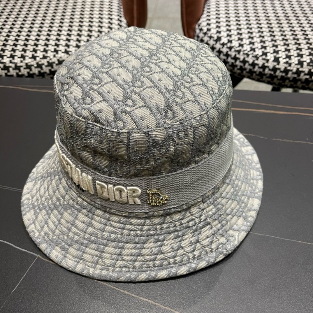 迪奥Dior😍官网最新迪奥logo渔夫帽，防晒指数超高，可随意折叠，携带方便🤗