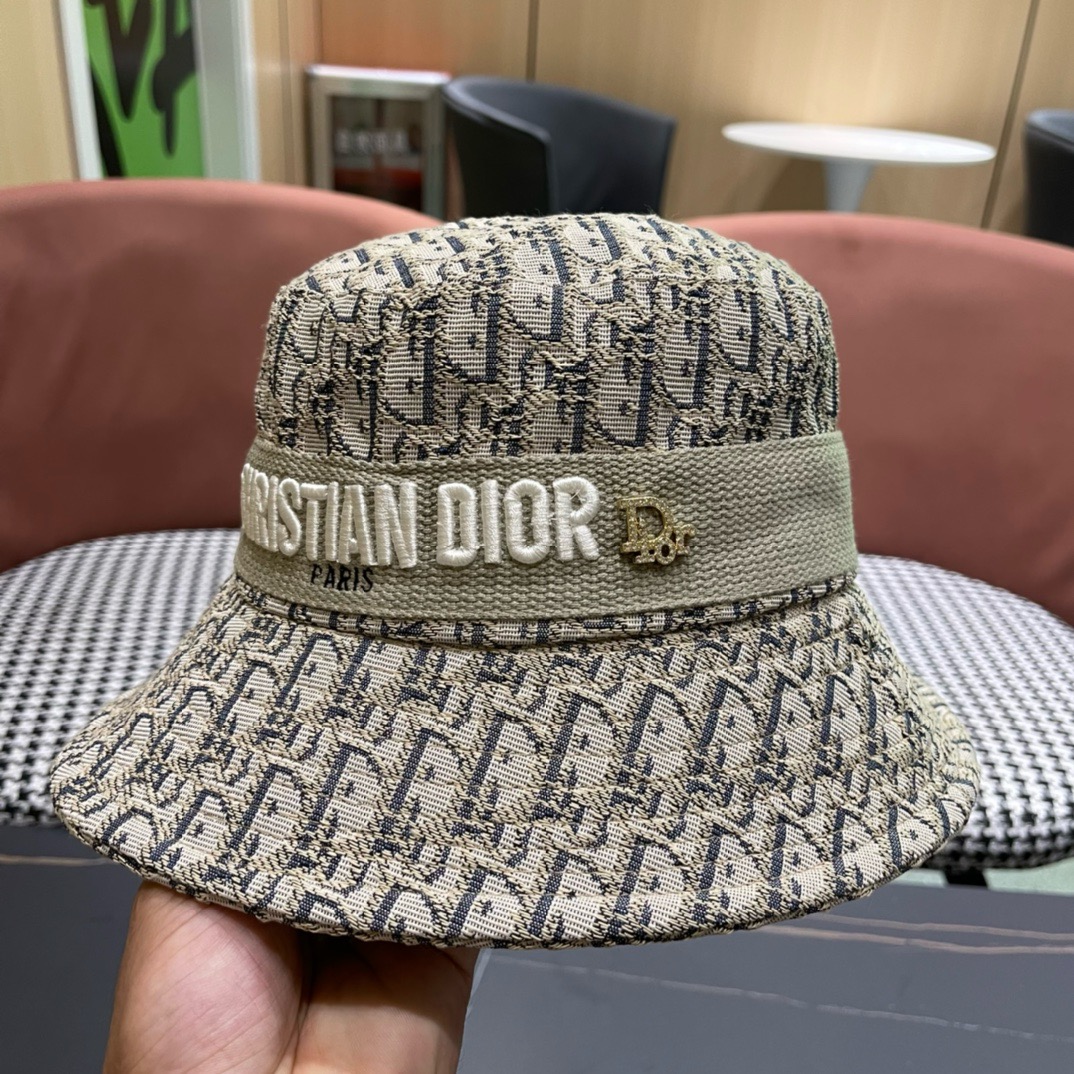 迪奥Dior😍官网最新迪奥logo渔夫帽，防晒指数超高，可随意折叠，携带方便🤗