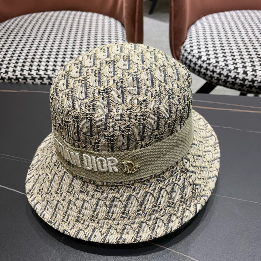 迪奥Dior😍官网最新迪奥logo渔夫帽，防晒指数超高，可随意折叠，携带方便🤗