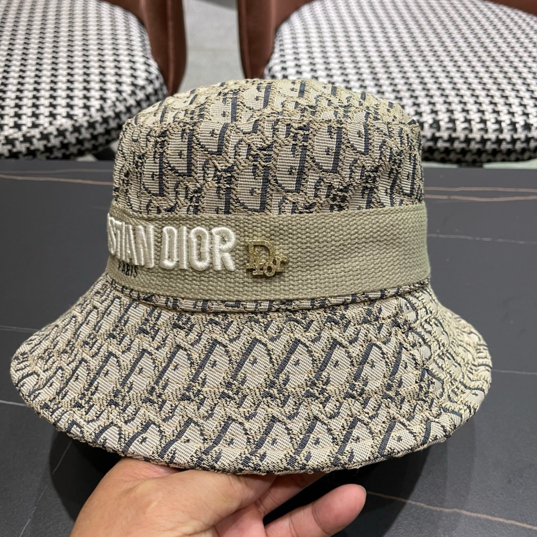 迪奥Dior😍官网最新迪奥logo渔夫帽，防晒指数超高，可随意折叠，携带方便🤗