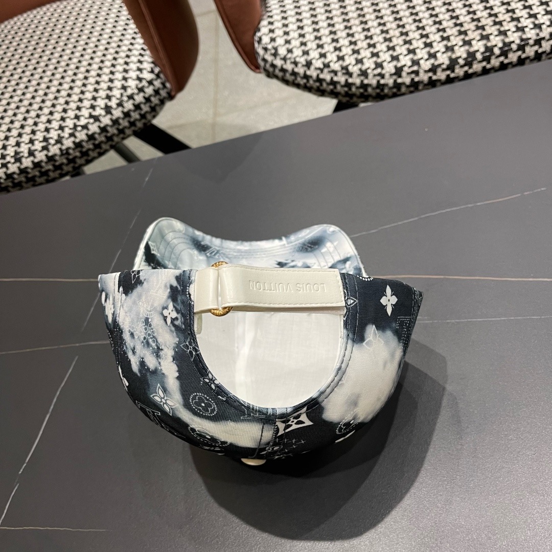 路易威登棒球帽LouisVuitton👒😍新款LV棒球帽，重工打造♥完美刺绣，高端大气，百搭款🤗男女通用