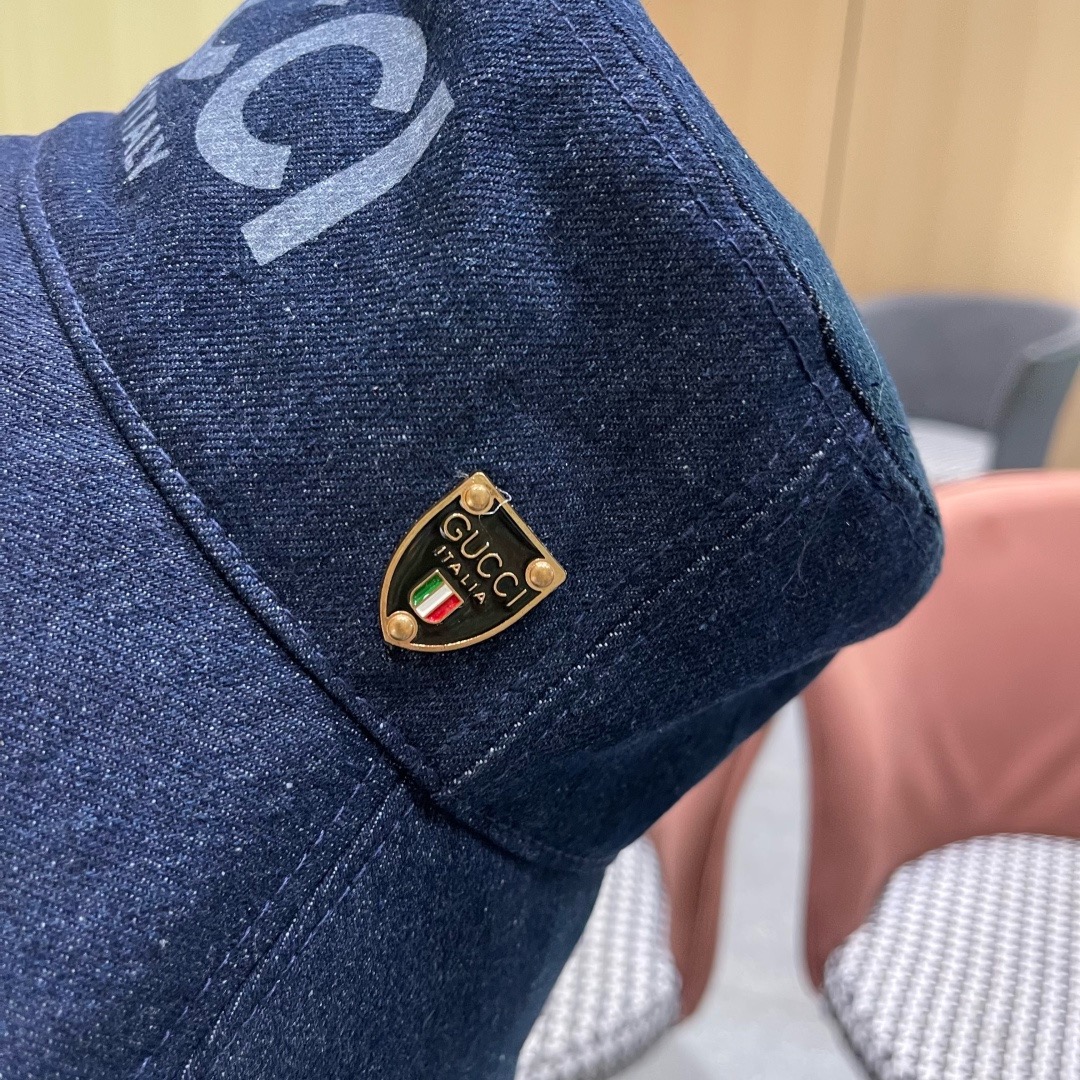 渔夫帽GUCCI🧢原单品质火爆来袭 🔥🎩 工艺非常精美 高档大气上档次！低调奢华，方便携带！跑量！