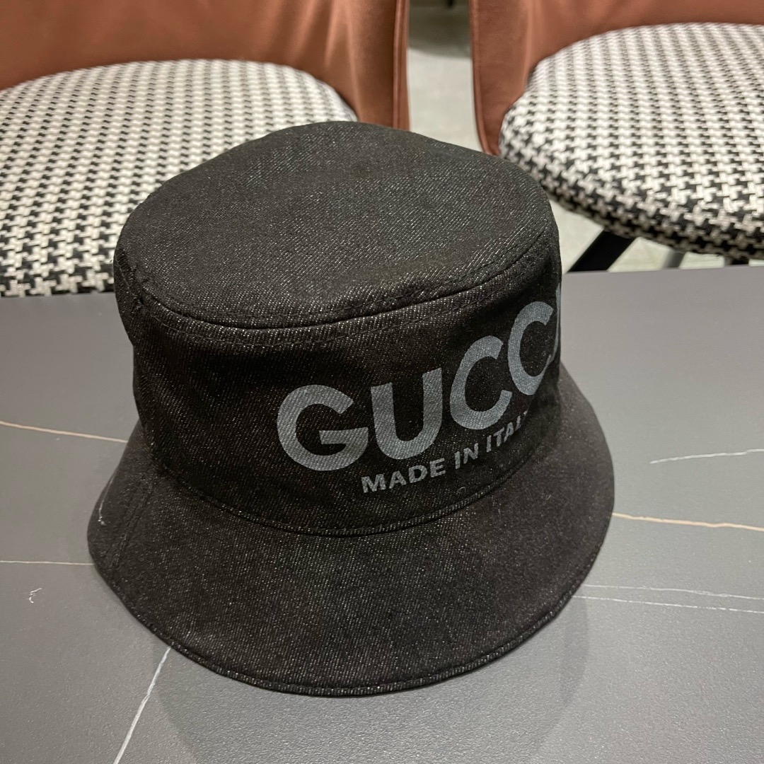 渔夫帽GUCCI🧢原单品质火爆来袭 🔥🎩 工艺非常精美 高档大气上档次！低调奢华，方便携带！跑量！