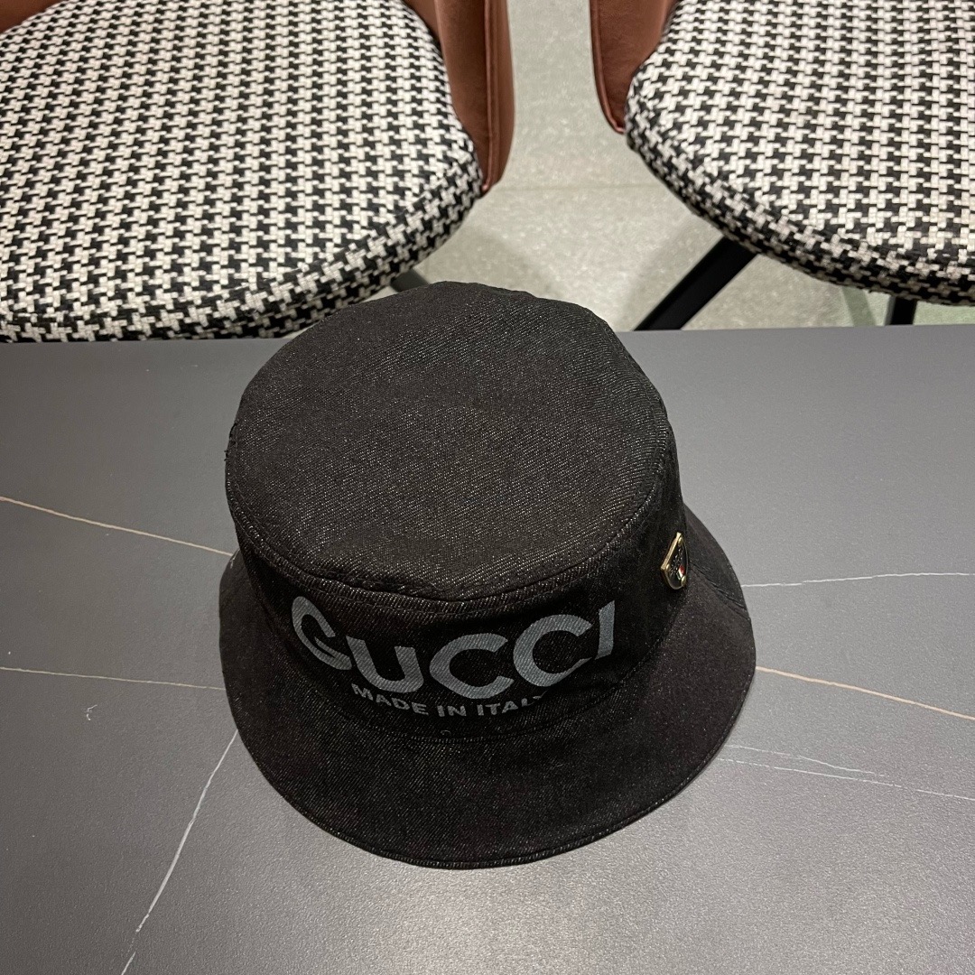 渔夫帽GUCCI🧢原单品质火爆来袭 🔥🎩 工艺非常精美 高档大气上档次！低调奢华，方便携带！跑量！