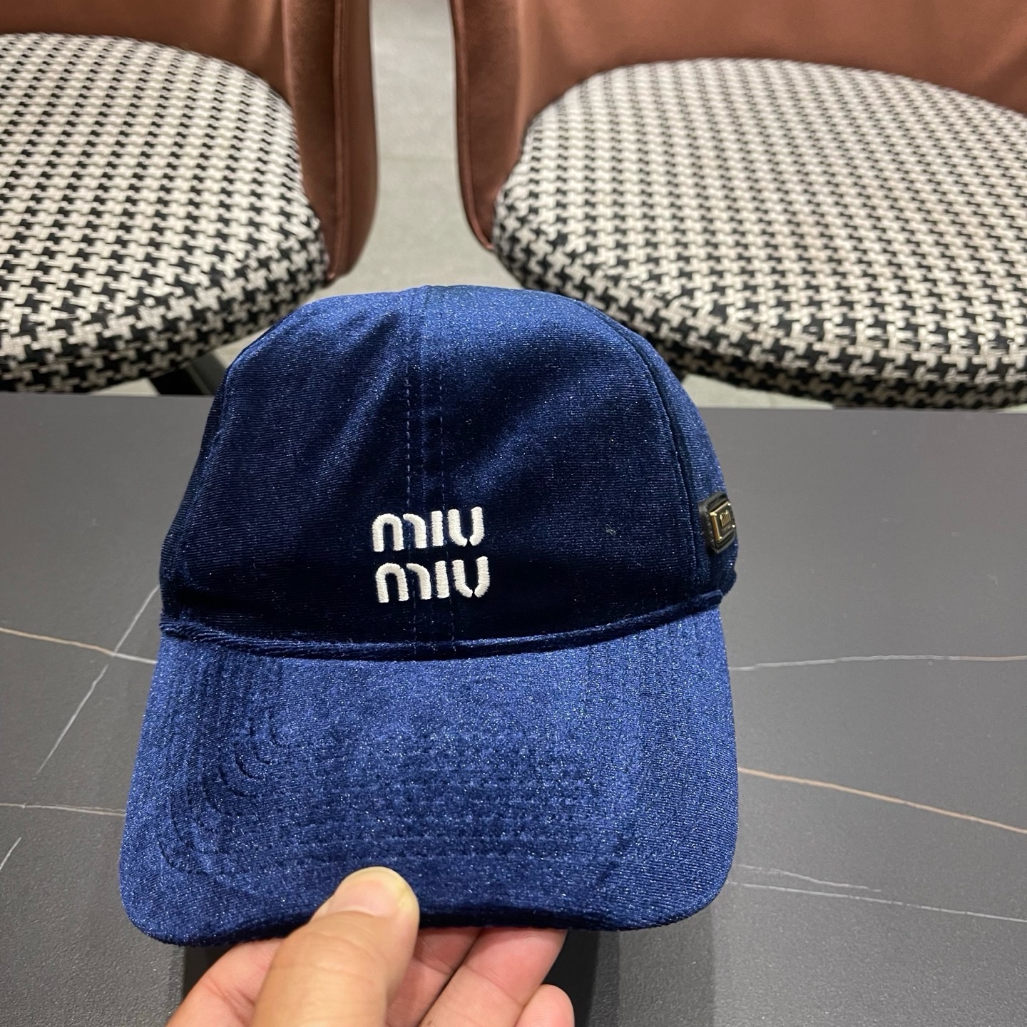 谬谬mium 原单新款纯色毛绒棒球帽，👍👍正品开模订制，原版做工细致质量超赞！偶尔换换感觉真的太棒了