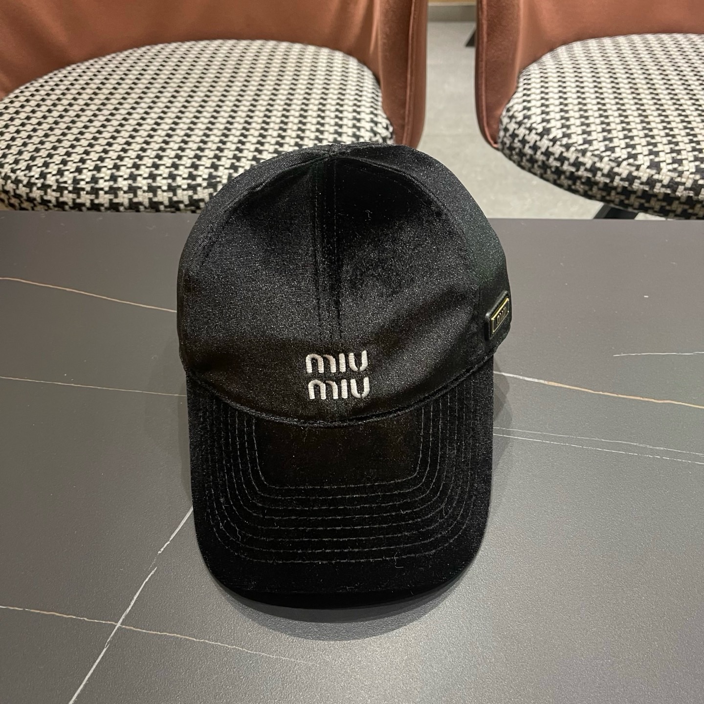 NO:764469,Miumium's original new solid color plush baseball cap, genuine mold-making and custom-made, the original workmanship is meticulous and the quality is superb!  It feels great to change it occasionally. Straw hat, bucket hat, baseball cap, hat, miumiu, espadrilles, hats19860909谬谬mium 原单新款纯色毛绒棒球帽,正品开模订制,原版做工细致质量超赞！ 偶尔换换感觉真的太棒了帽子草帽渔夫帽棒球帽,帽子,miumiu,espadrilles,hats,hat