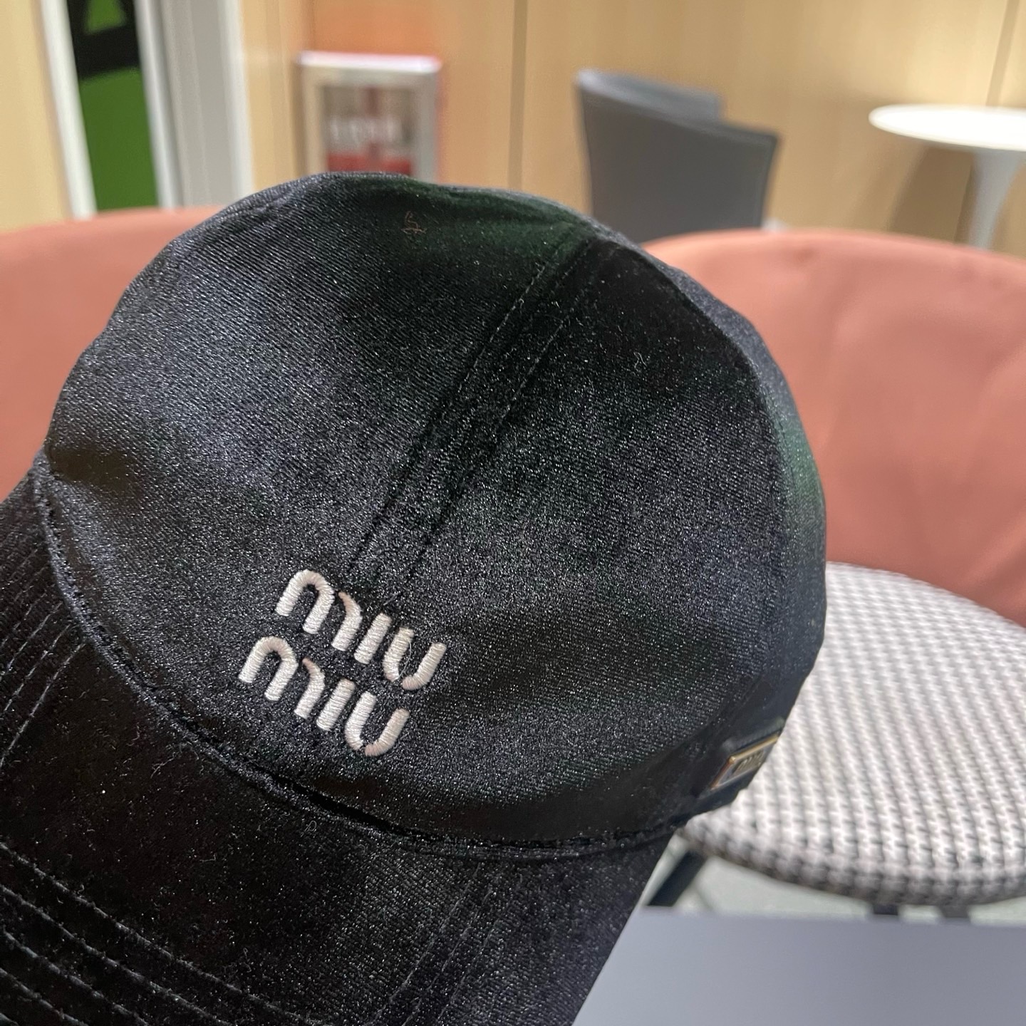 谬谬mium 原单新款纯色毛绒棒球帽，👍👍正品开模订制，原版做工细致质量超赞！偶尔换换感觉真的太棒了