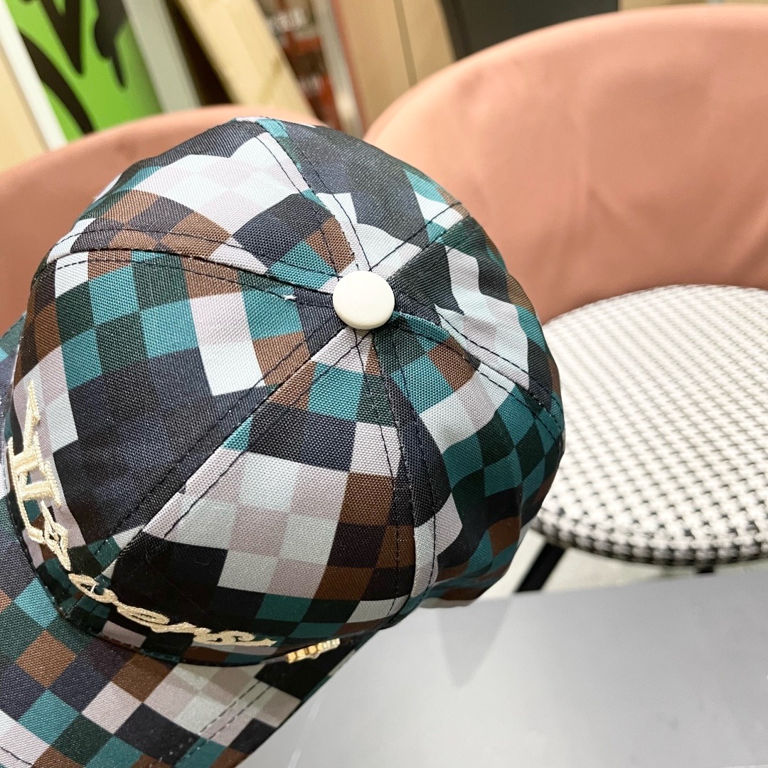 LV(路易威登)新款原单棒球帽， 专柜1:1开模订制，轻盈透气！质量超赞！