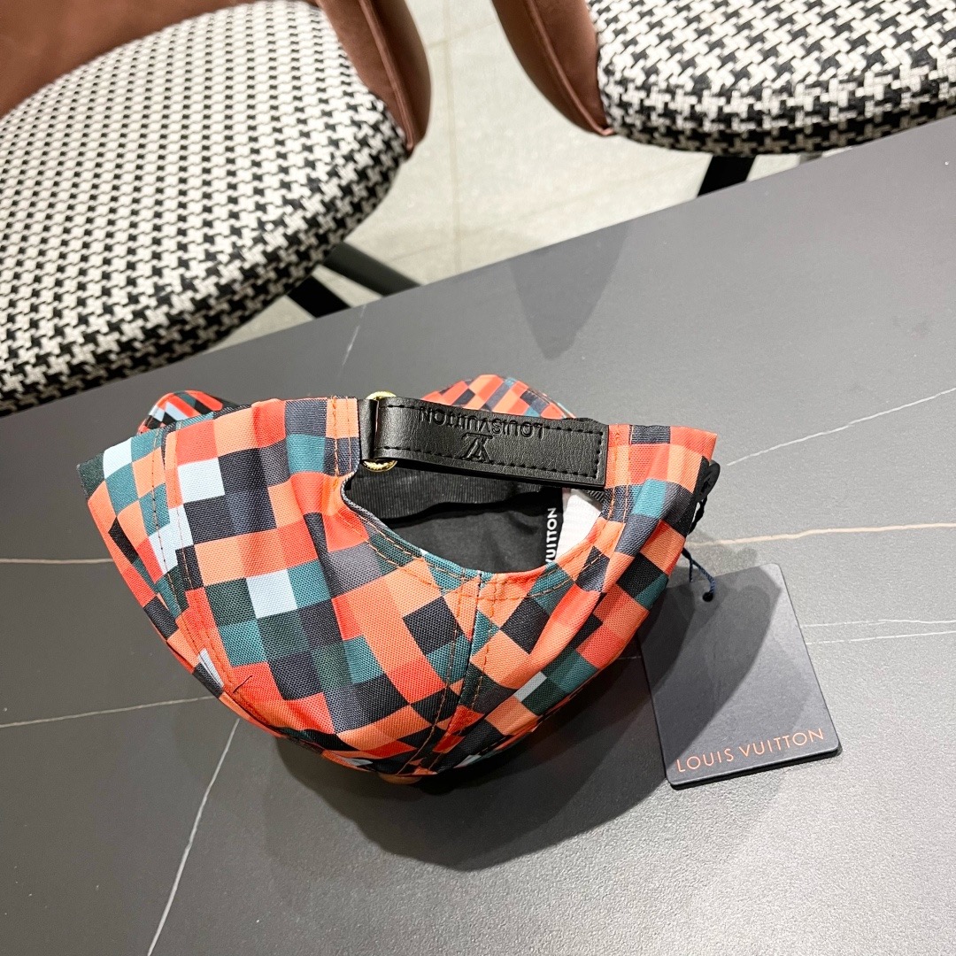 LV(路易威登)新款原单棒球帽， 专柜1:1开模订制，轻盈透气！质量超赞！