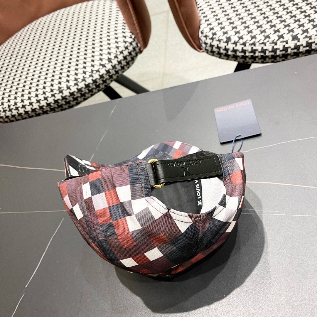 LV(路易威登)新款原单棒球帽， 专柜1:1开模订制，轻盈透气！质量超赞！