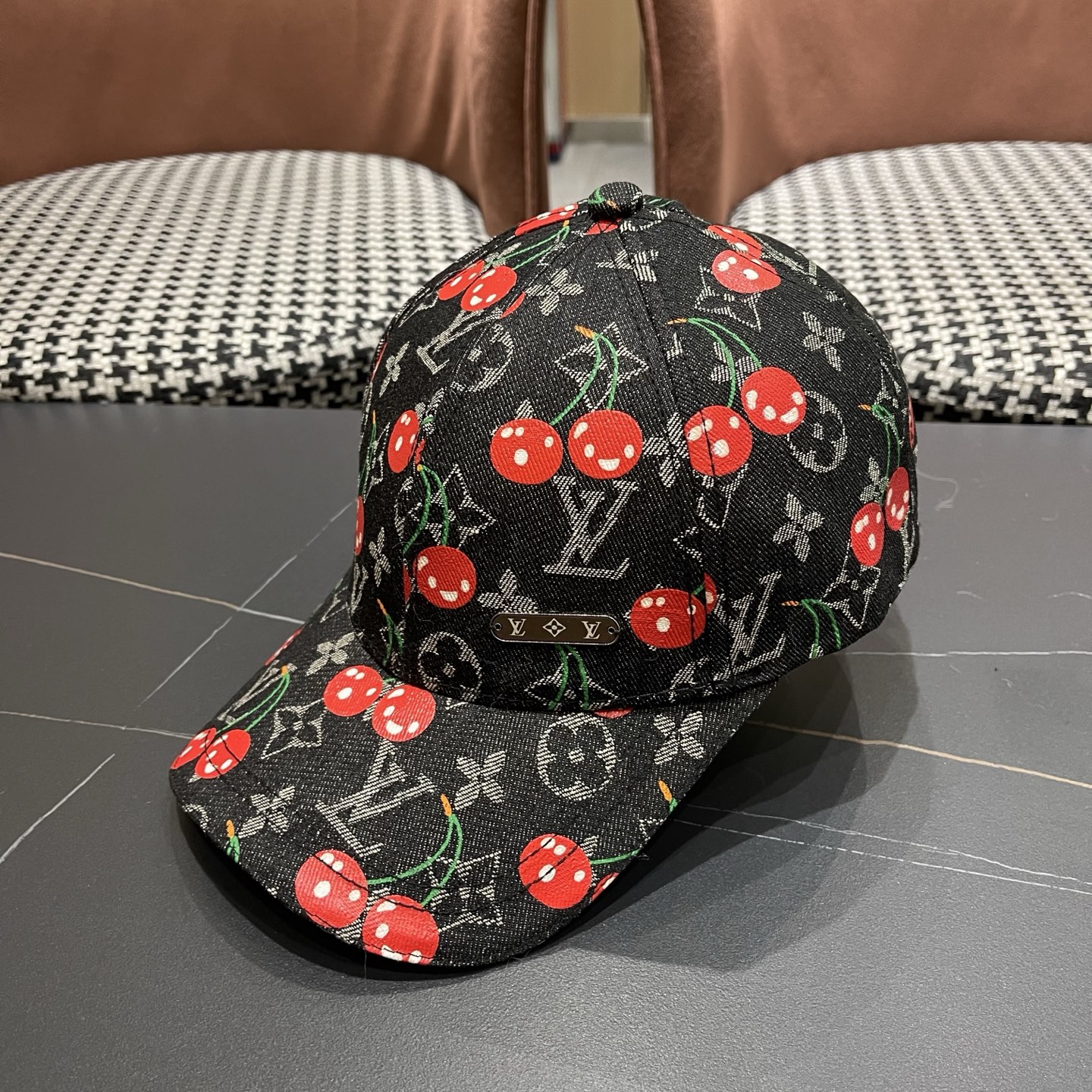 LV路易威登新款原单棒球帽，经典棋盘格，1:1开模订制，原版专柜布料帅气质量超赞，基础头围56，贴片可调