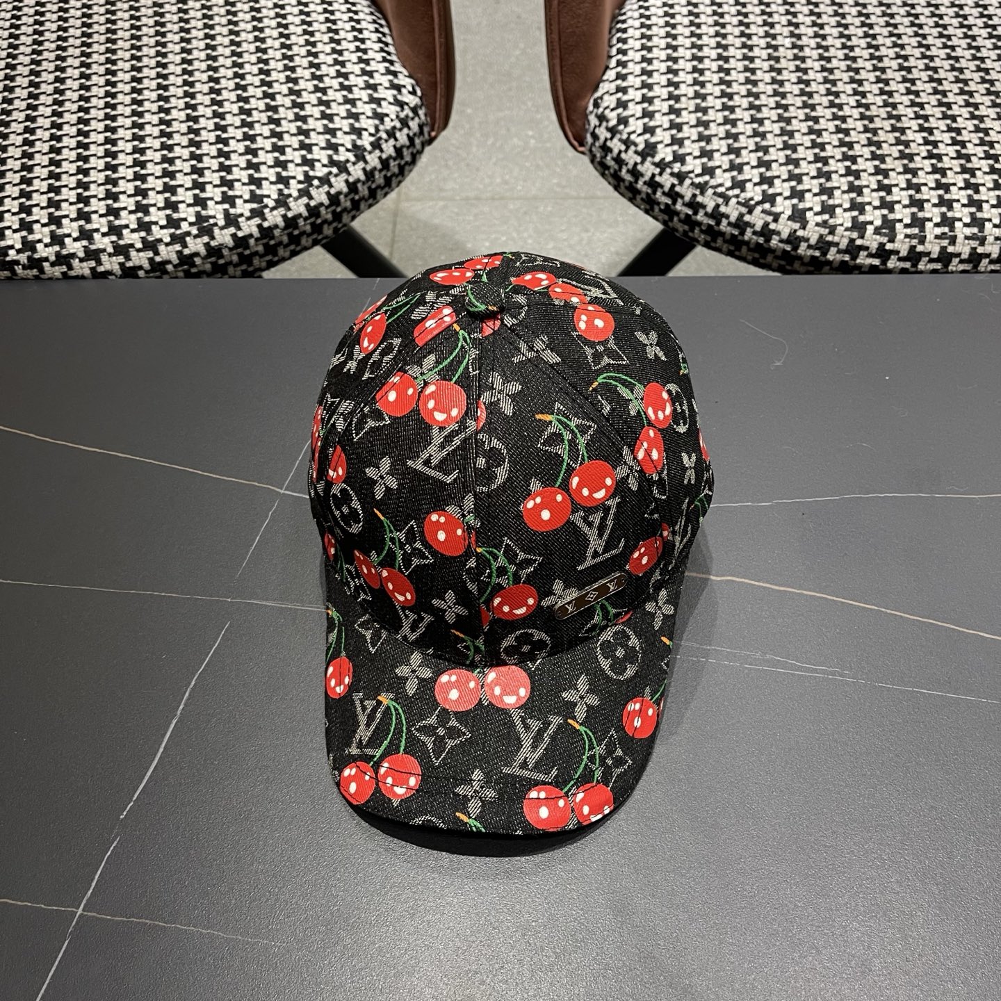 LV路易威登新款原单棒球帽，经典棋盘格，1:1开模订制，原版专柜布料帅气质量超赞，基础头围56，贴片可调