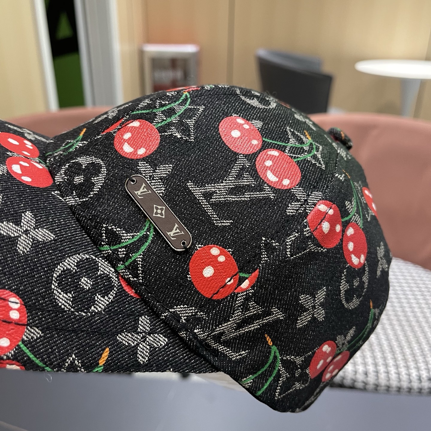 LV路易威登新款原单棒球帽，经典棋盘格，1:1开模订制，原版专柜布料帅气质量超赞，基础头围56，贴片可调