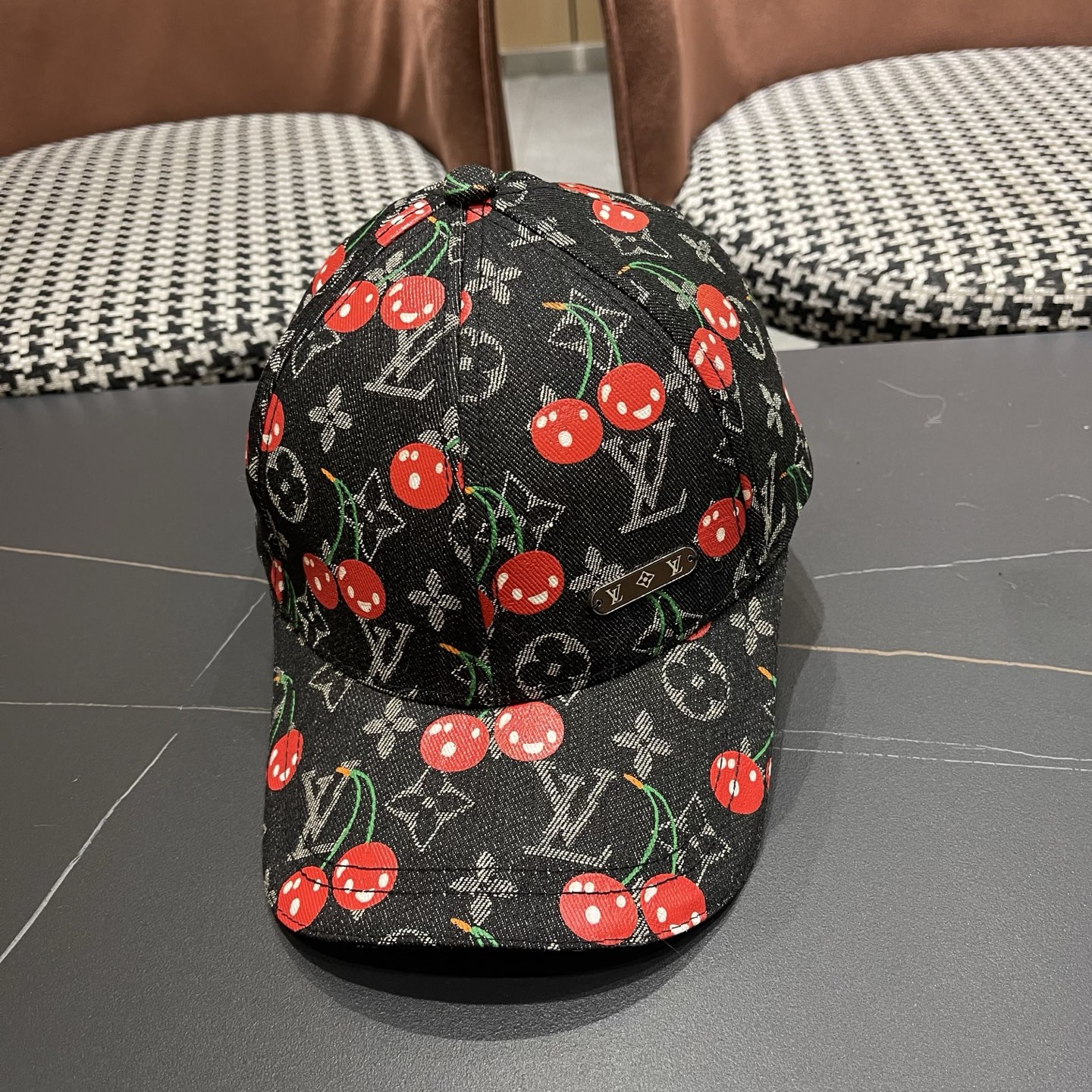 LV路易威登新款原单棒球帽，经典棋盘格，1:1开模订制，原版专柜布料帅气质量超赞，基础头围56，贴片可调