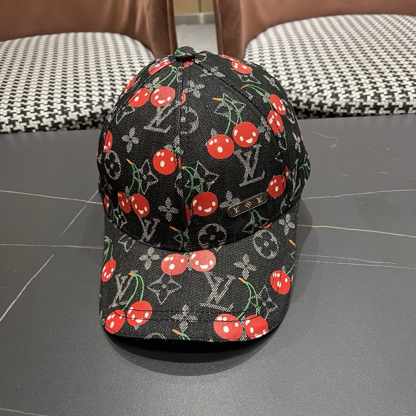 LV路易威登新款原单棒球帽，经典棋盘格，1:1开模订制，原版专柜布料帅气质量超赞，基础头围56，贴片可调