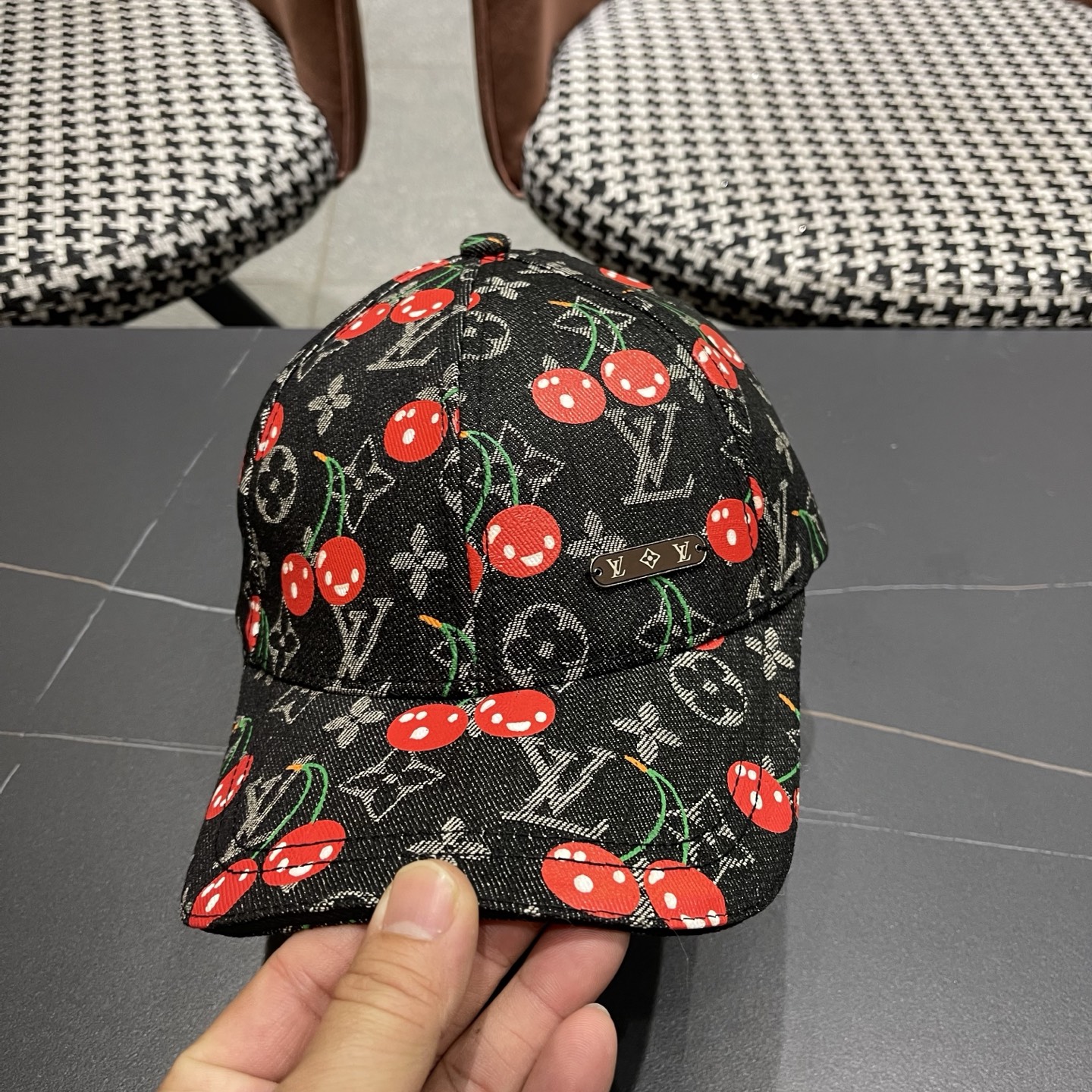 LV路易威登新款原单棒球帽，经典棋盘格，1:1开模订制，原版专柜布料帅气质量超赞，基础头围56，贴片可调