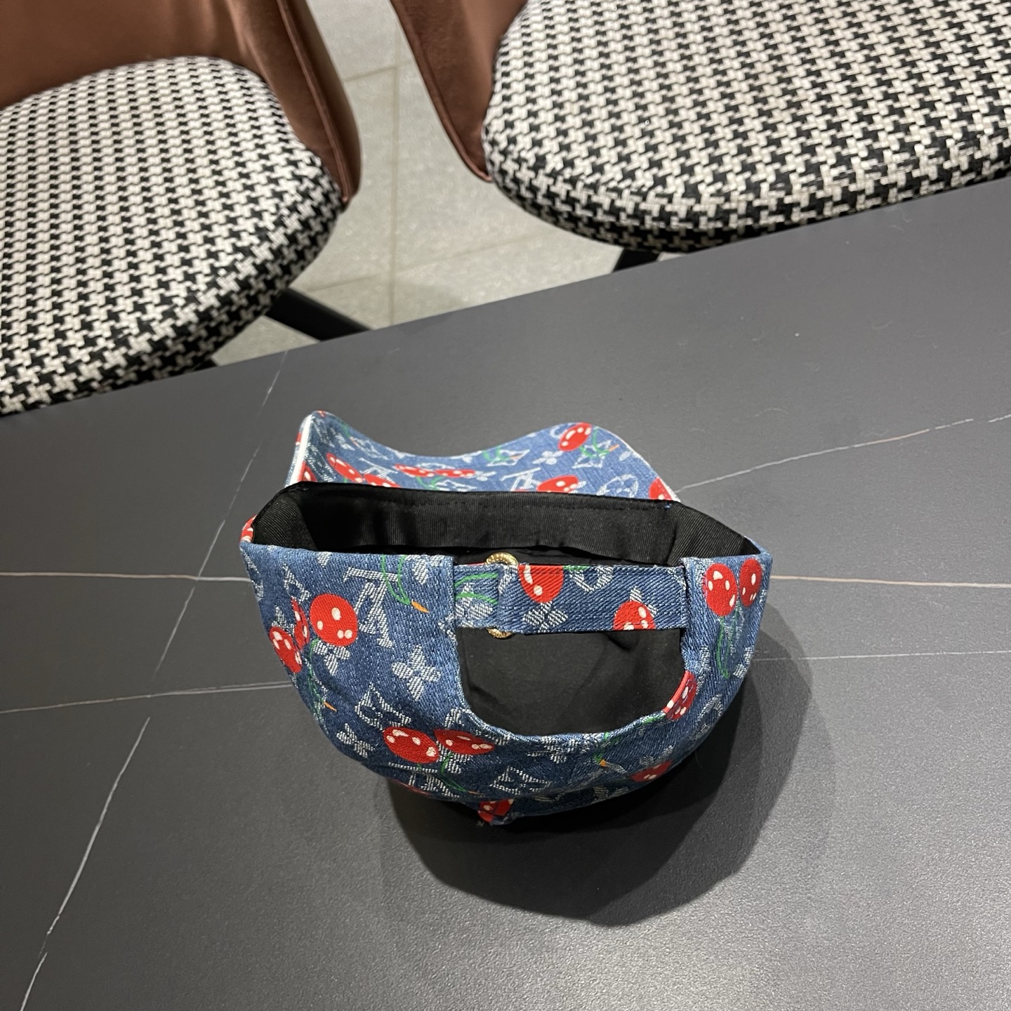 LV路易威登新款原单棒球帽，经典棋盘格，1:1开模订制，原版专柜布料帅气质量超赞，基础头围56，贴片可调