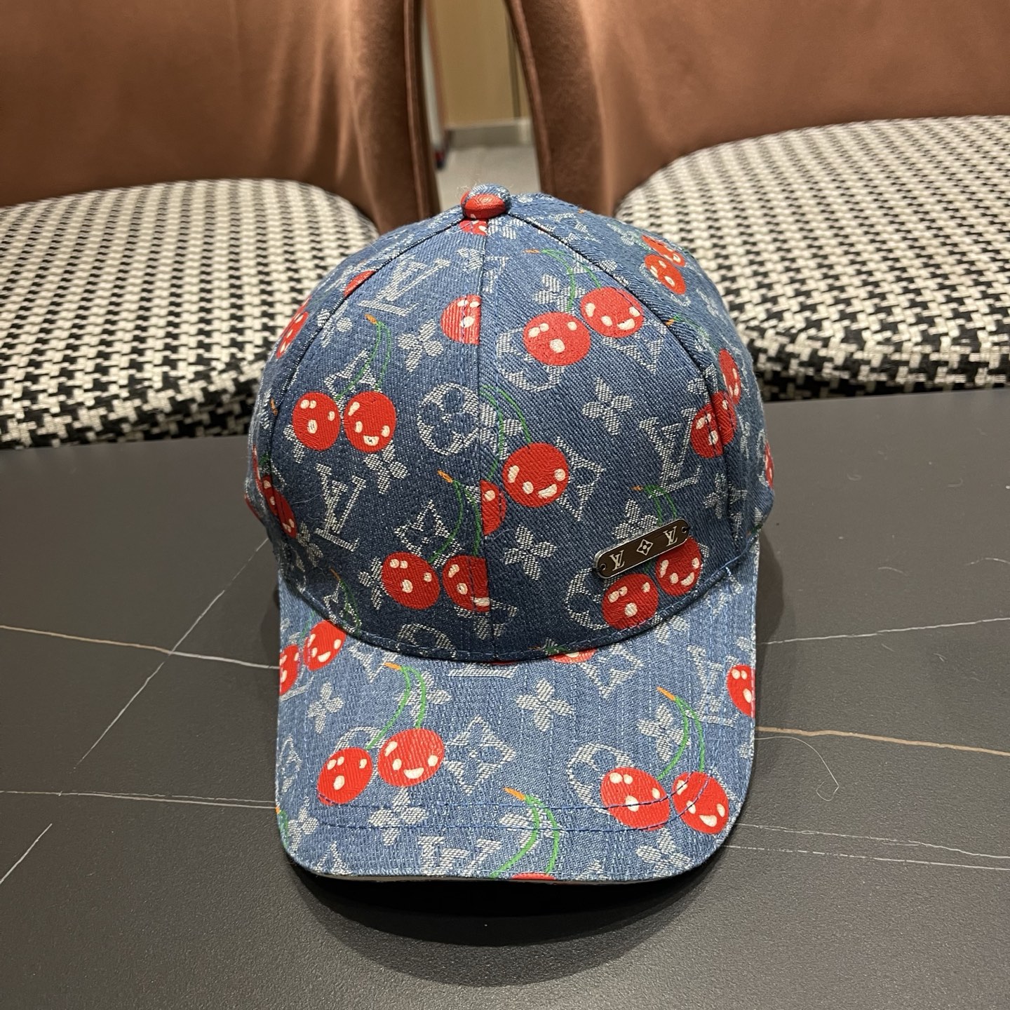 LV路易威登新款原单棒球帽，经典棋盘格，1:1开模订制，原版专柜布料帅气质量超赞，基础头围56，贴片可调